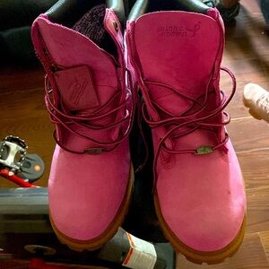 Susan G Komen pink Timberlands size 7